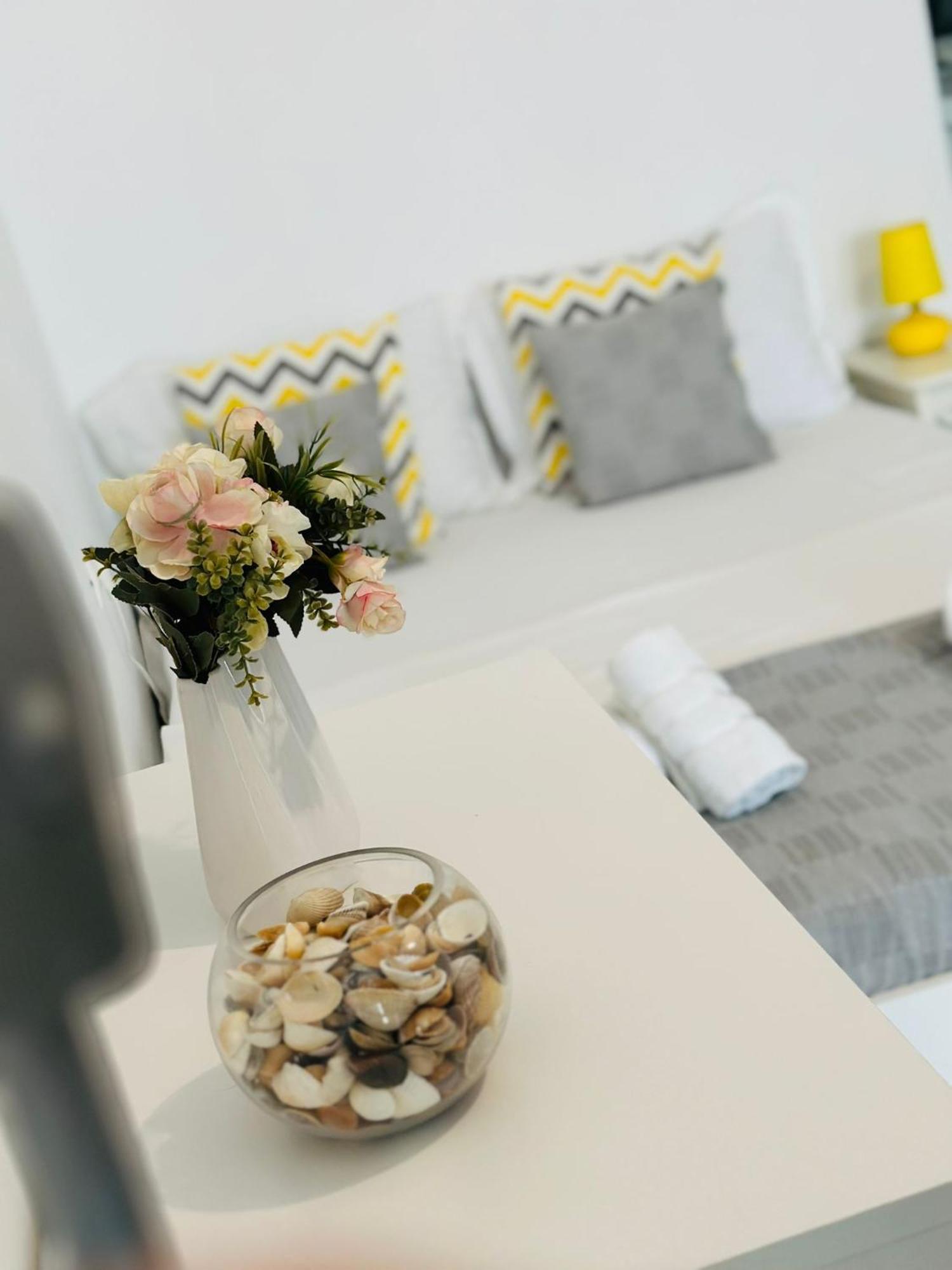 Jolie Studios & Apartments เอโฟริเอนอร์ด ภายนอก รูปภาพ