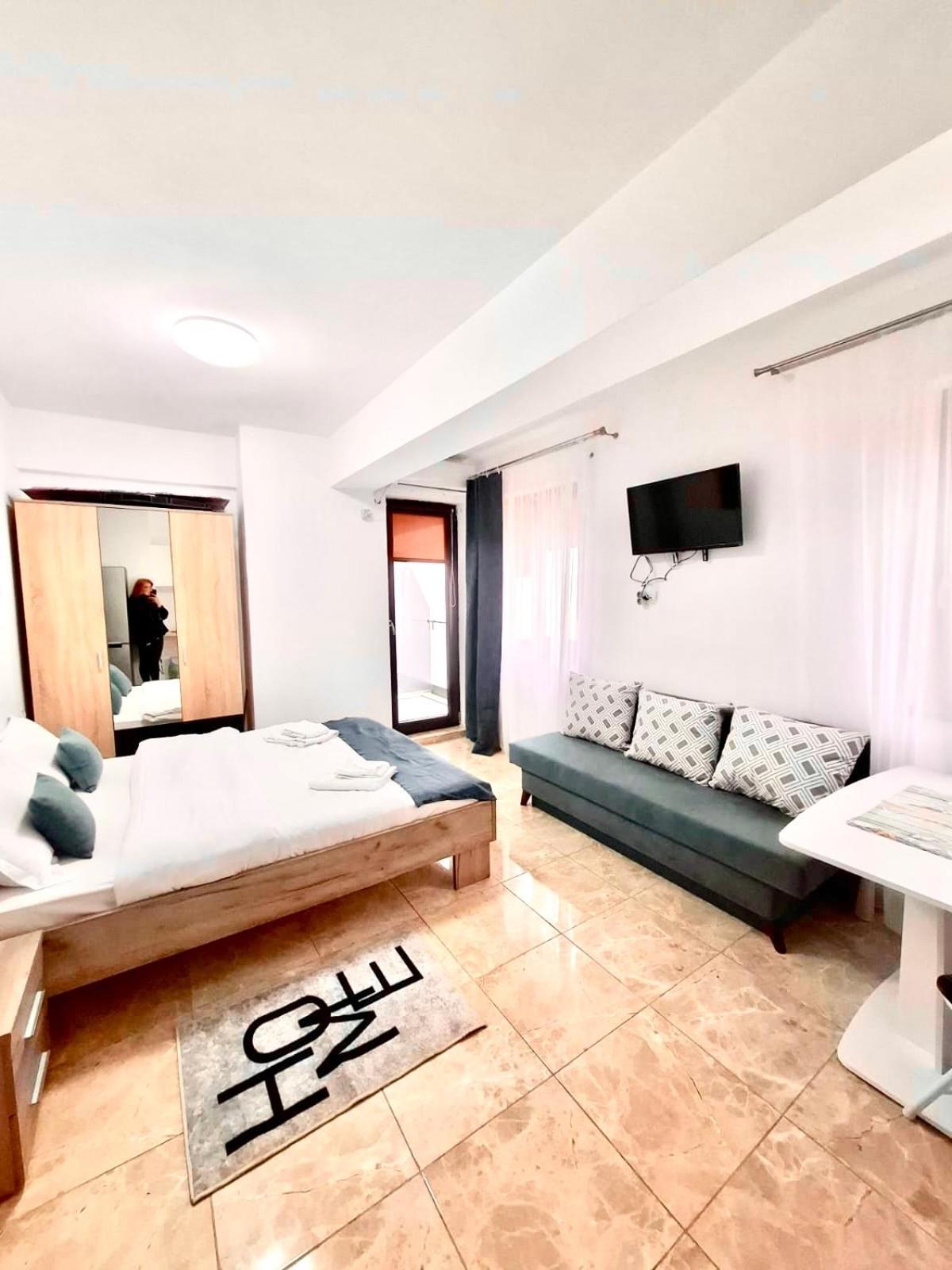 Jolie Studios & Apartments เอโฟริเอนอร์ด ภายนอก รูปภาพ