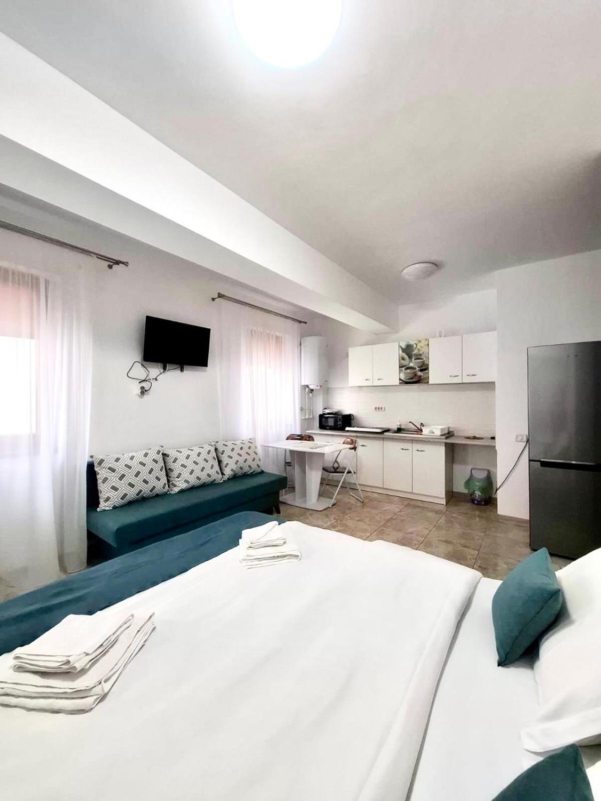 Jolie Studios & Apartments เอโฟริเอนอร์ด ภายนอก รูปภาพ